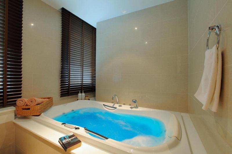 Kalim Beach Place Patong Oda fotoğraf